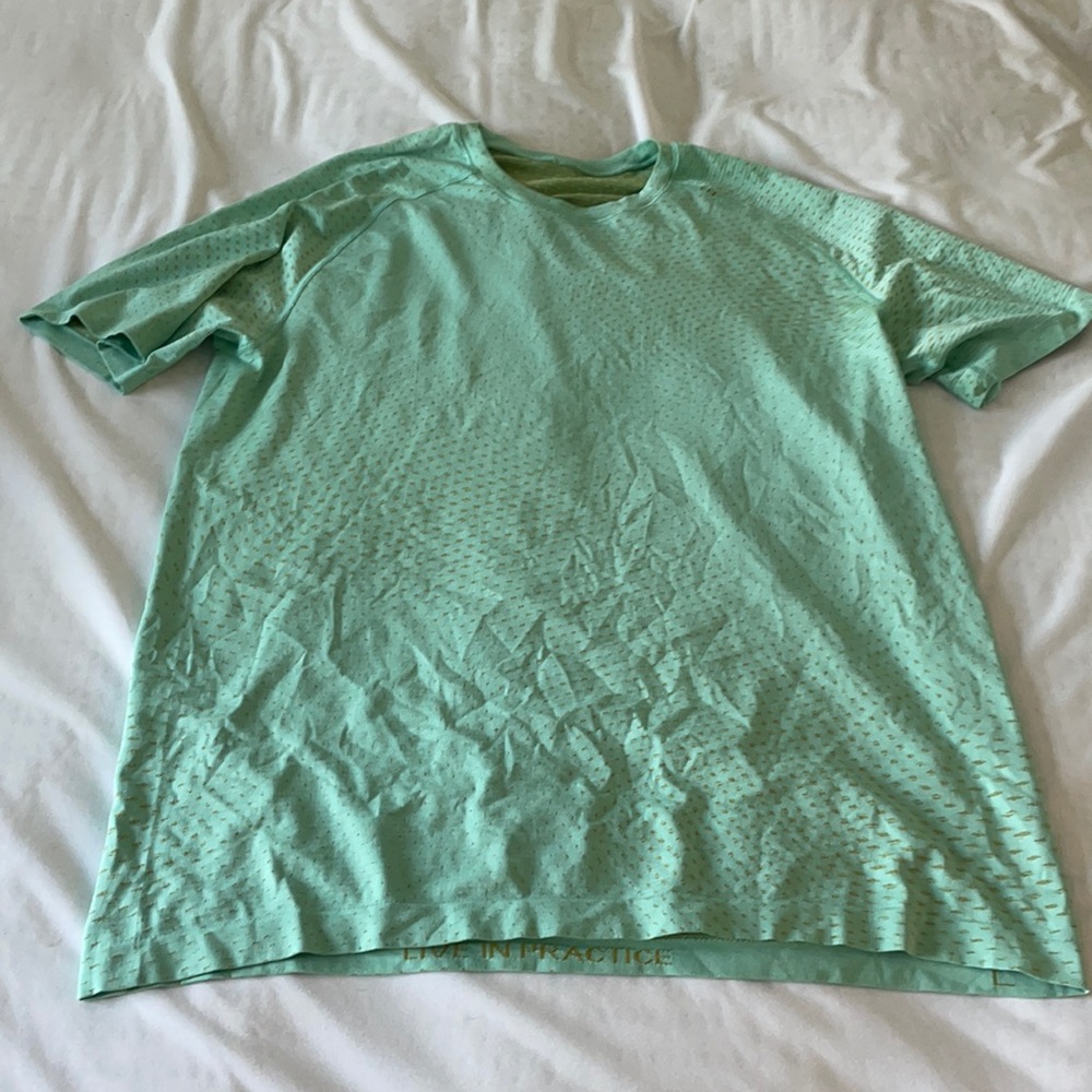Men’s lululemon shirt